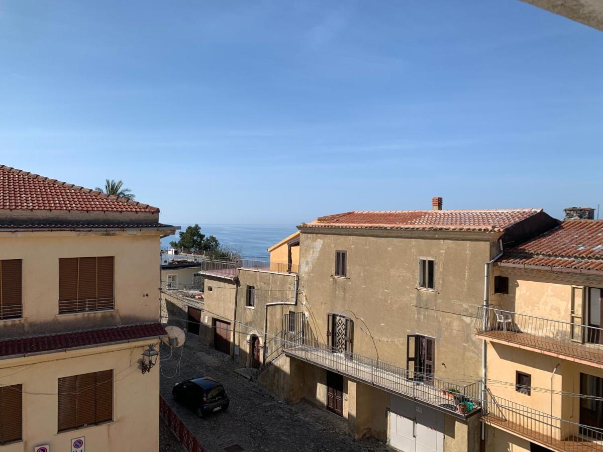 Al Castello Apartment Фиумефредо Бруцио Екстериор снимка