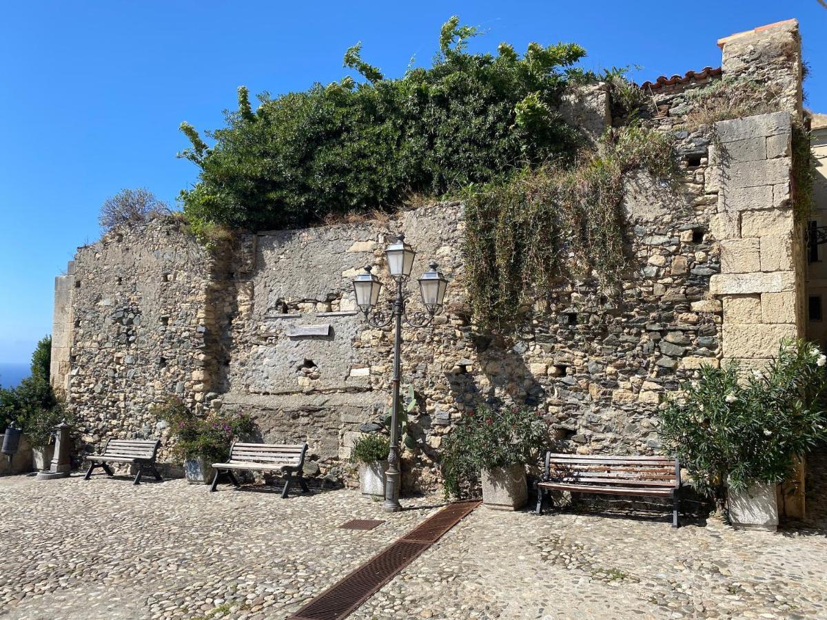 Al Castello Apartment Фиумефредо Бруцио Екстериор снимка