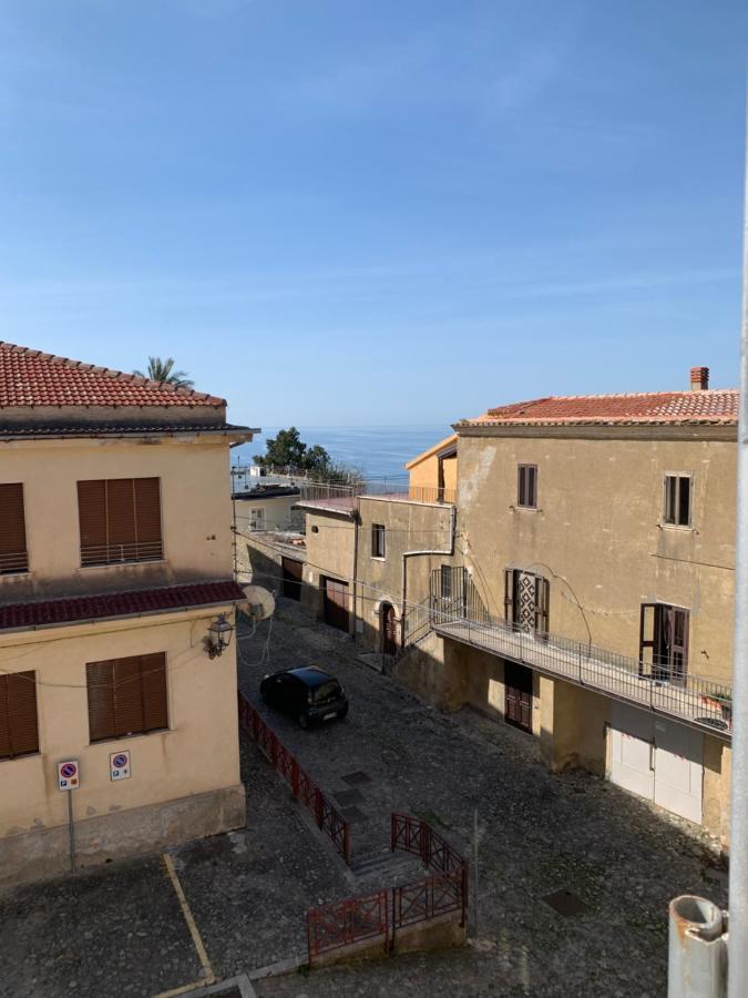 Al Castello Apartment Фиумефредо Бруцио Екстериор снимка