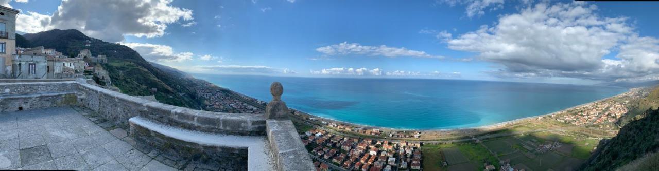 Al Castello Apartment Фиумефредо Бруцио Екстериор снимка