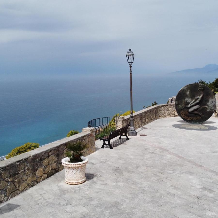 Al Castello Apartment Фиумефредо Бруцио Екстериор снимка