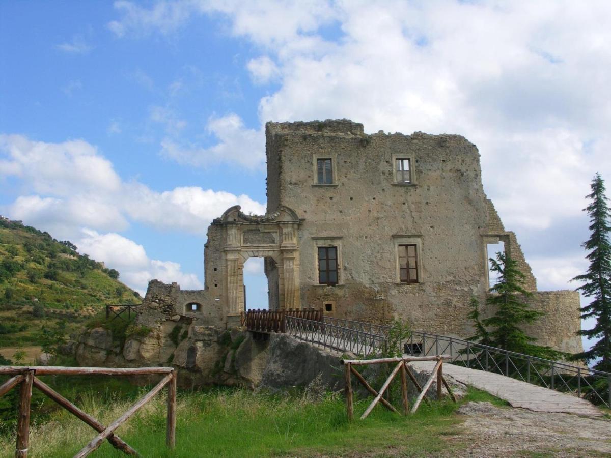 Al Castello Apartment Фиумефредо Бруцио Екстериор снимка