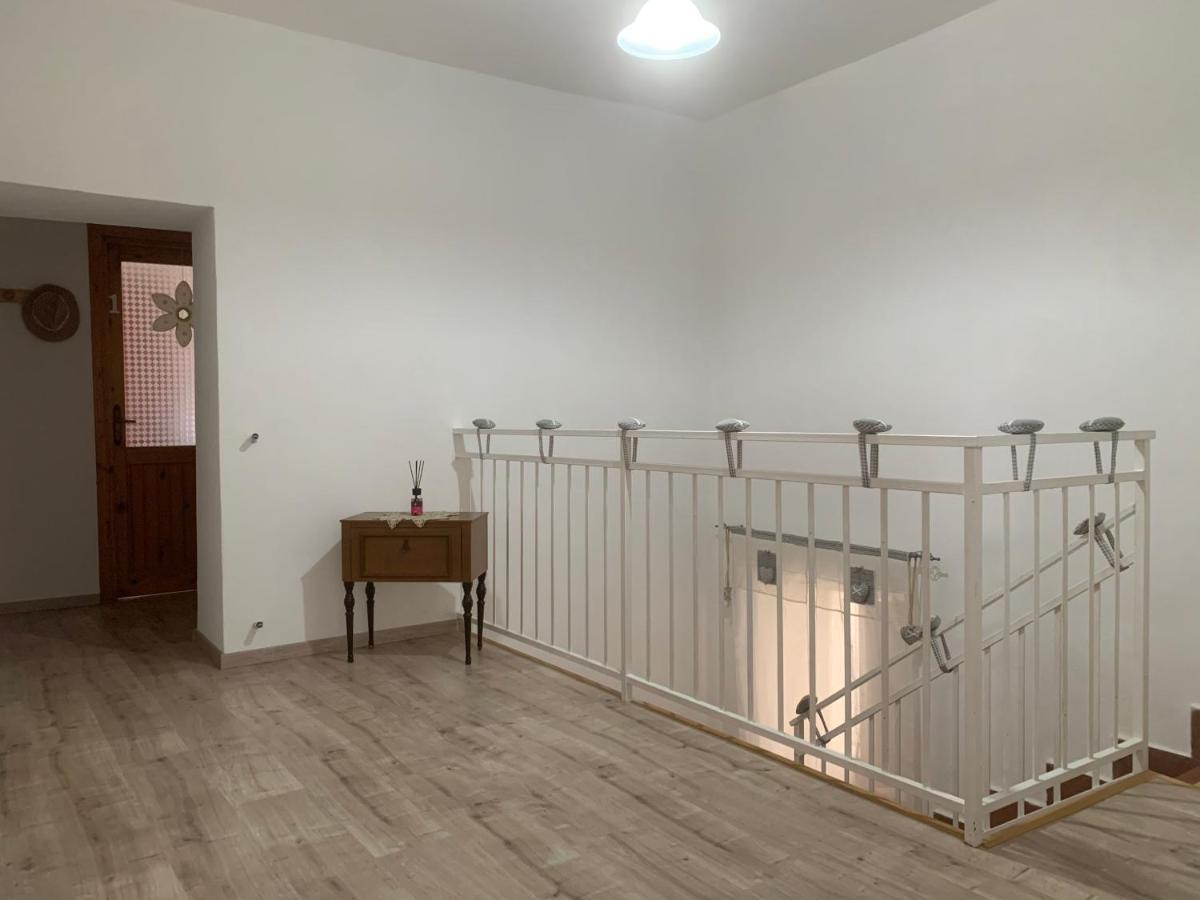 Al Castello Apartment Фиумефредо Бруцио Екстериор снимка