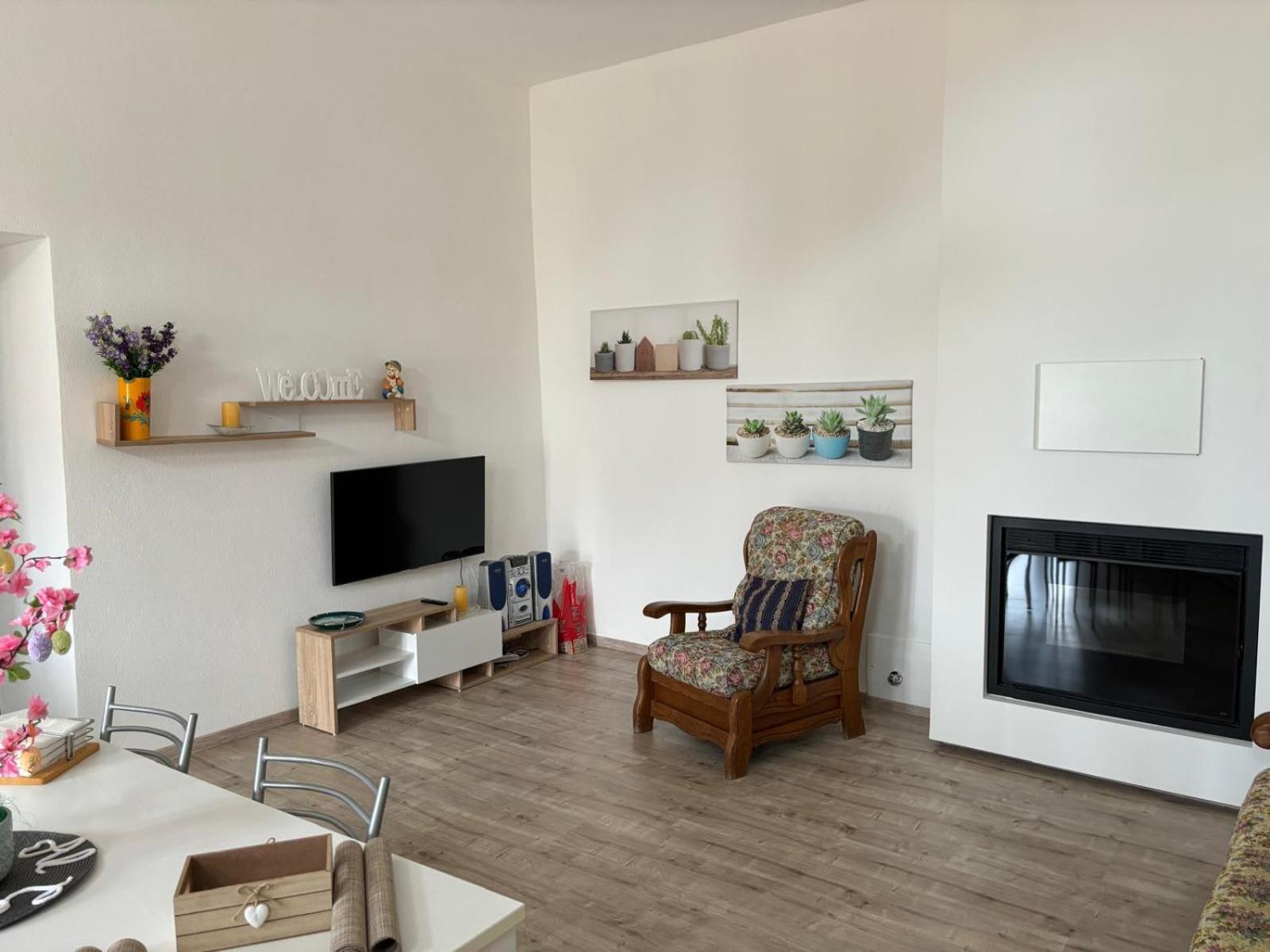 Al Castello Apartment Фиумефредо Бруцио Екстериор снимка