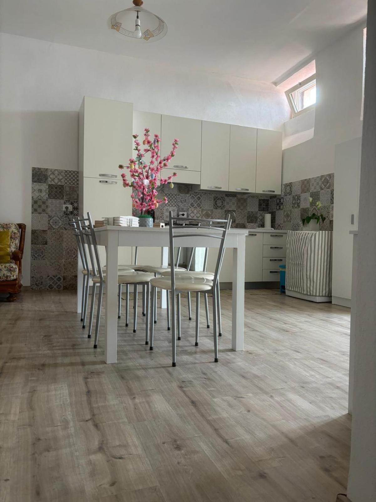 Al Castello Apartment Фиумефредо Бруцио Екстериор снимка